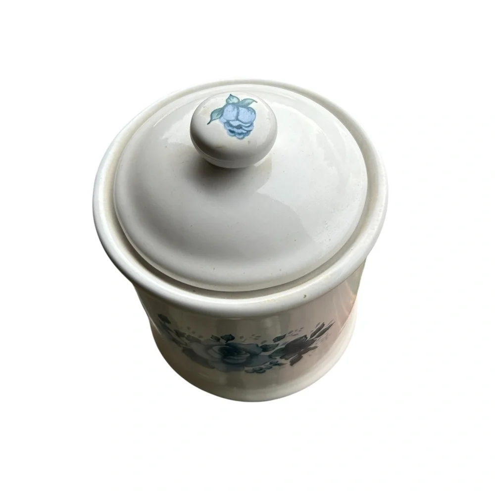 Perfect condition Corelle Ceramic blue velvet Rose Floral Vintage Farmhouse